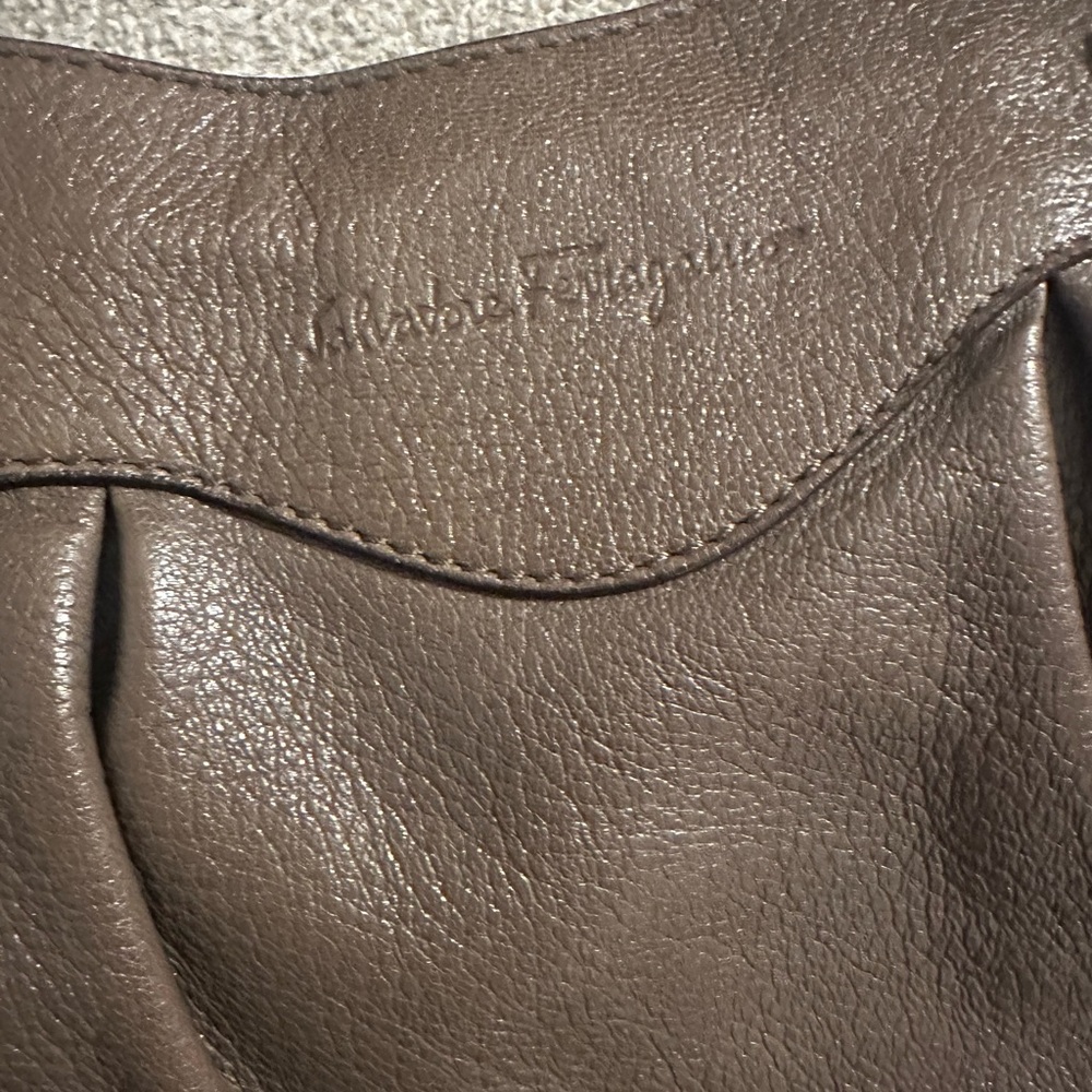 ‼️SOLD‼️Salvatore Ferragamo Gancini Shoulder Bag Leather Brown Silver - Picture 4 of 10